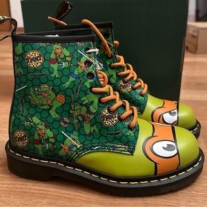 TMNT 'Mikey' Dr. Martens
WMNS US7 & US8